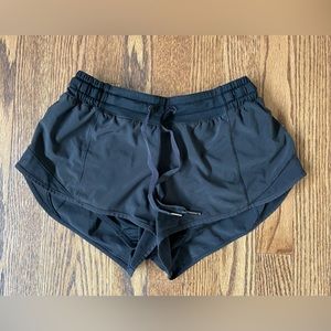 Lululemon Hotty Hot lined 2.5” size 4 shorts
